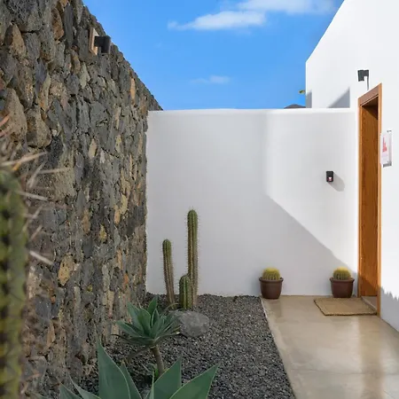 Casa Del Aljibe - El Estudio * La Asomada (Lanzarote)