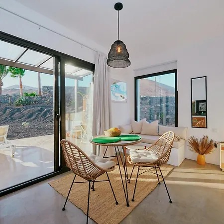 Vakantiehuis Casa Del Aljibe - El Estudio La Asomada (Lanzarote)